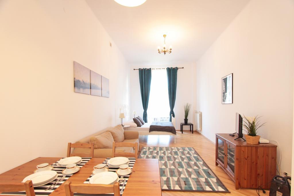Warsaw City Apartments Екстер'єр фото